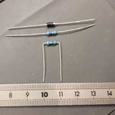 Fig. 1: Pliage des pattes des composants