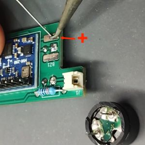 Fig. 3: Etamage des pastilles recevant le buzzer et repairage du +