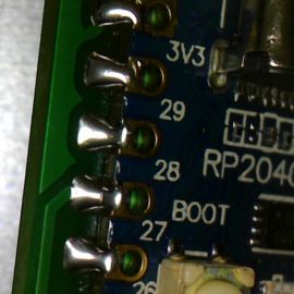 Fig. 2 Soudures du RP2040 à la loupe