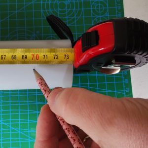 Fig. 4.1.11: Utilisation d'un mètre à ruban pour marquer la longueur du fuselage